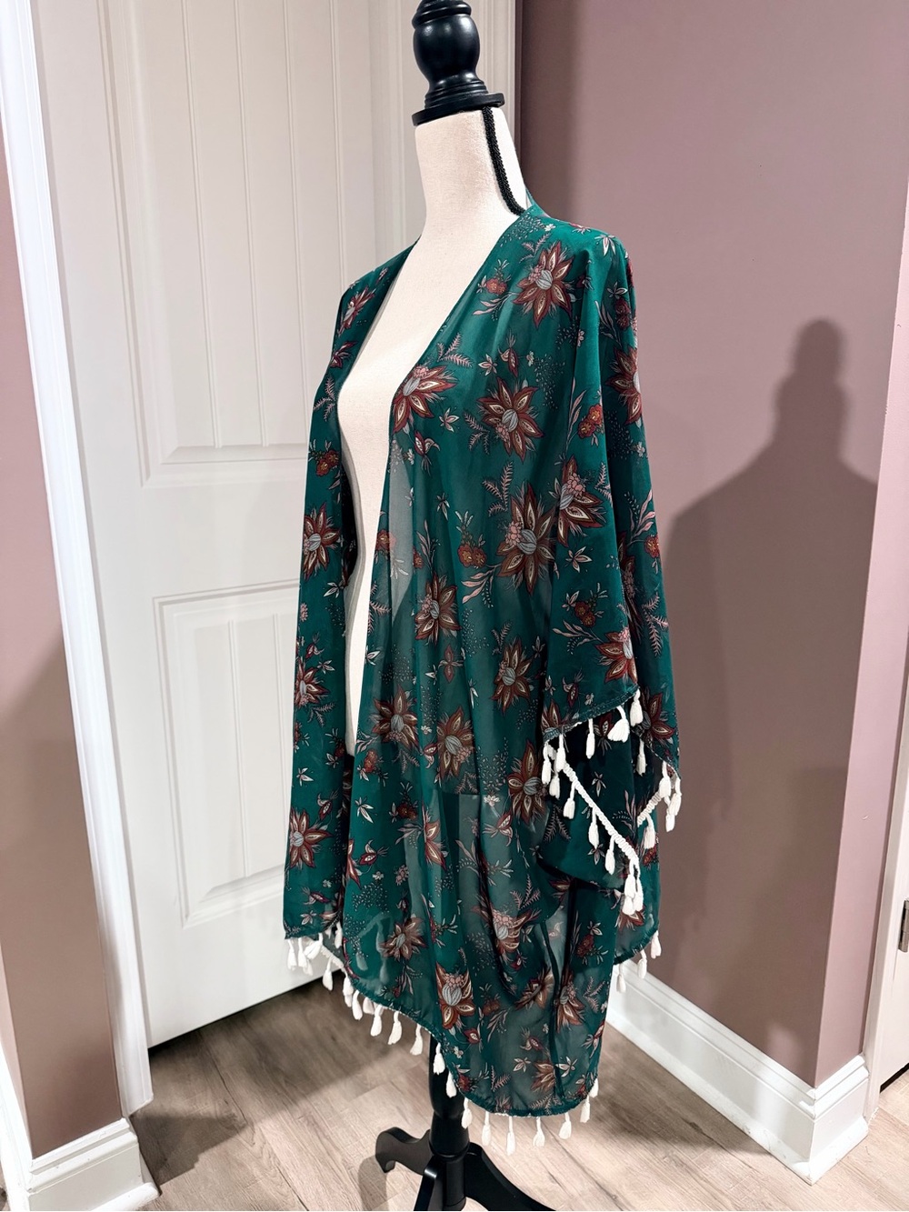 Practical Magic Green Boho Paisley Kimono
Size XL